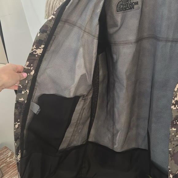 The North Face Men’s Pixelated Camo Raincoat NWOT M - Picture 3 of 15